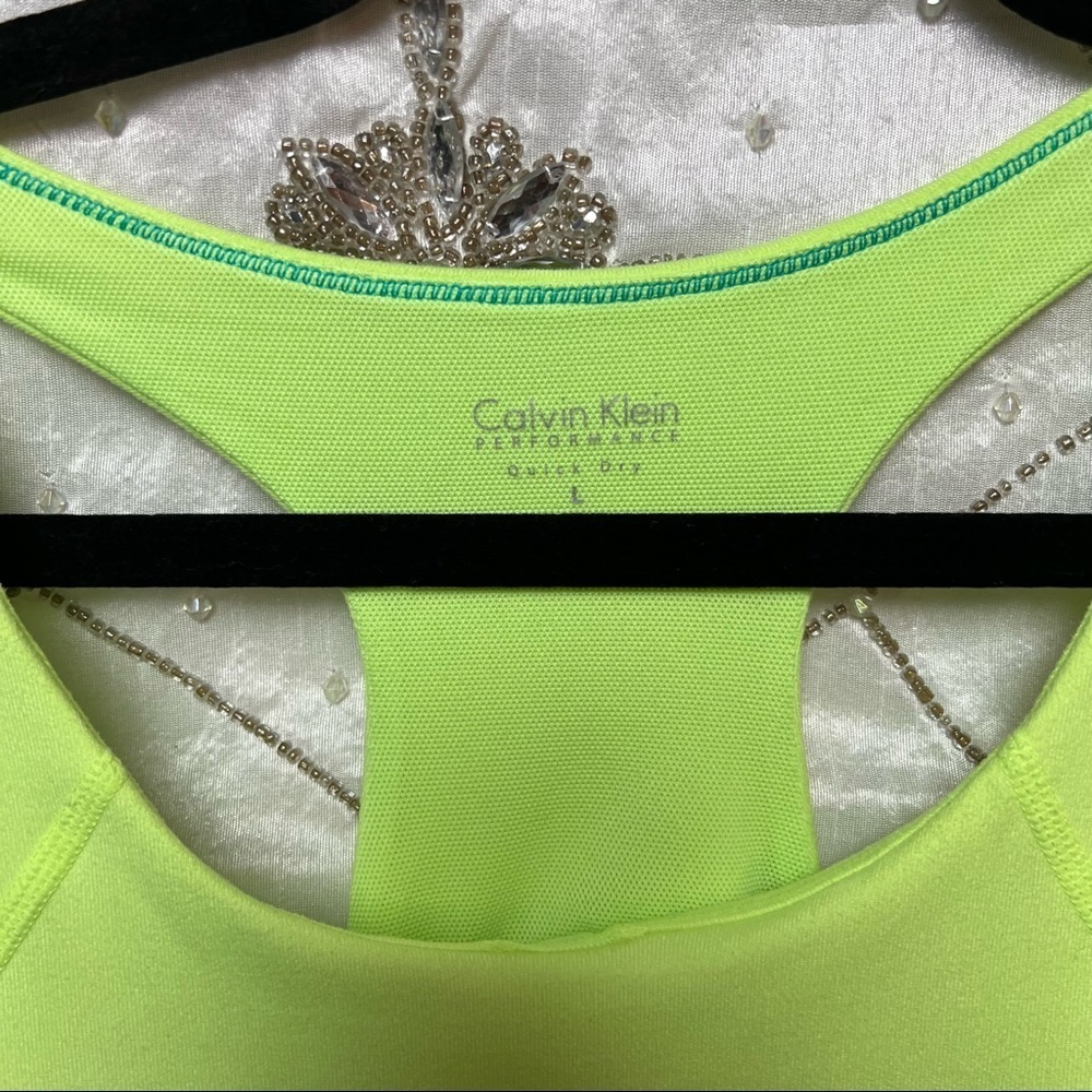 Calvin Klein - Picture 3 of 6